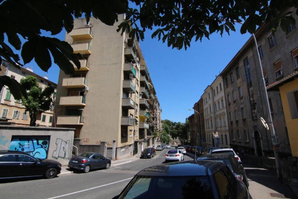 Fast Friend - Cozy Apartment In The Center With Private Garage Рийека Екстериор снимка