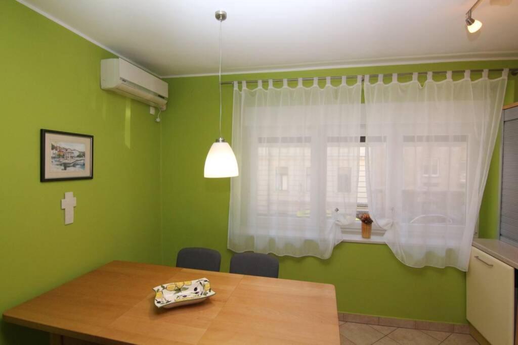Fast Friend - Cozy Apartment In The Center With Private Garage Рийека Екстериор снимка