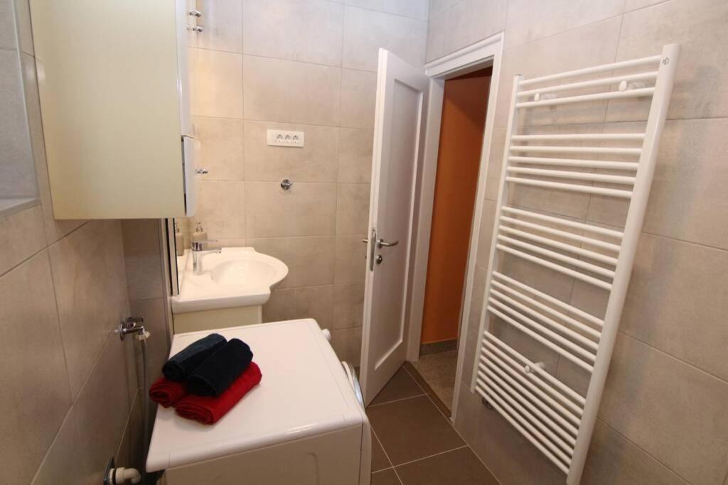 Fast Friend - Cozy Apartment In The Center With Private Garage Рийека Екстериор снимка